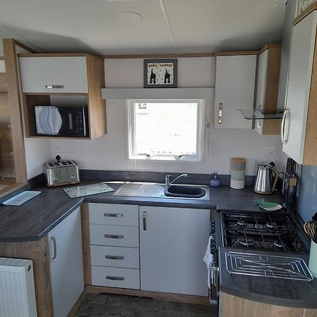 Visma Caravan Llanddwywe ภายนอก รูปภาพ