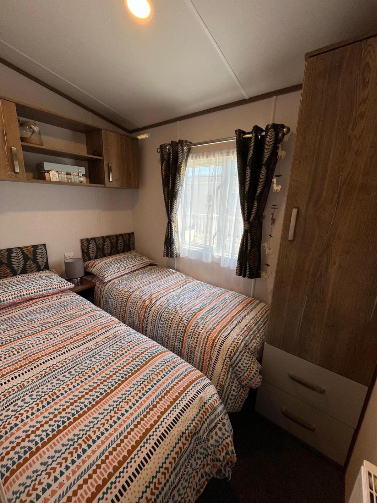 Visma Caravan Llanddwywe ภายนอก รูปภาพ
