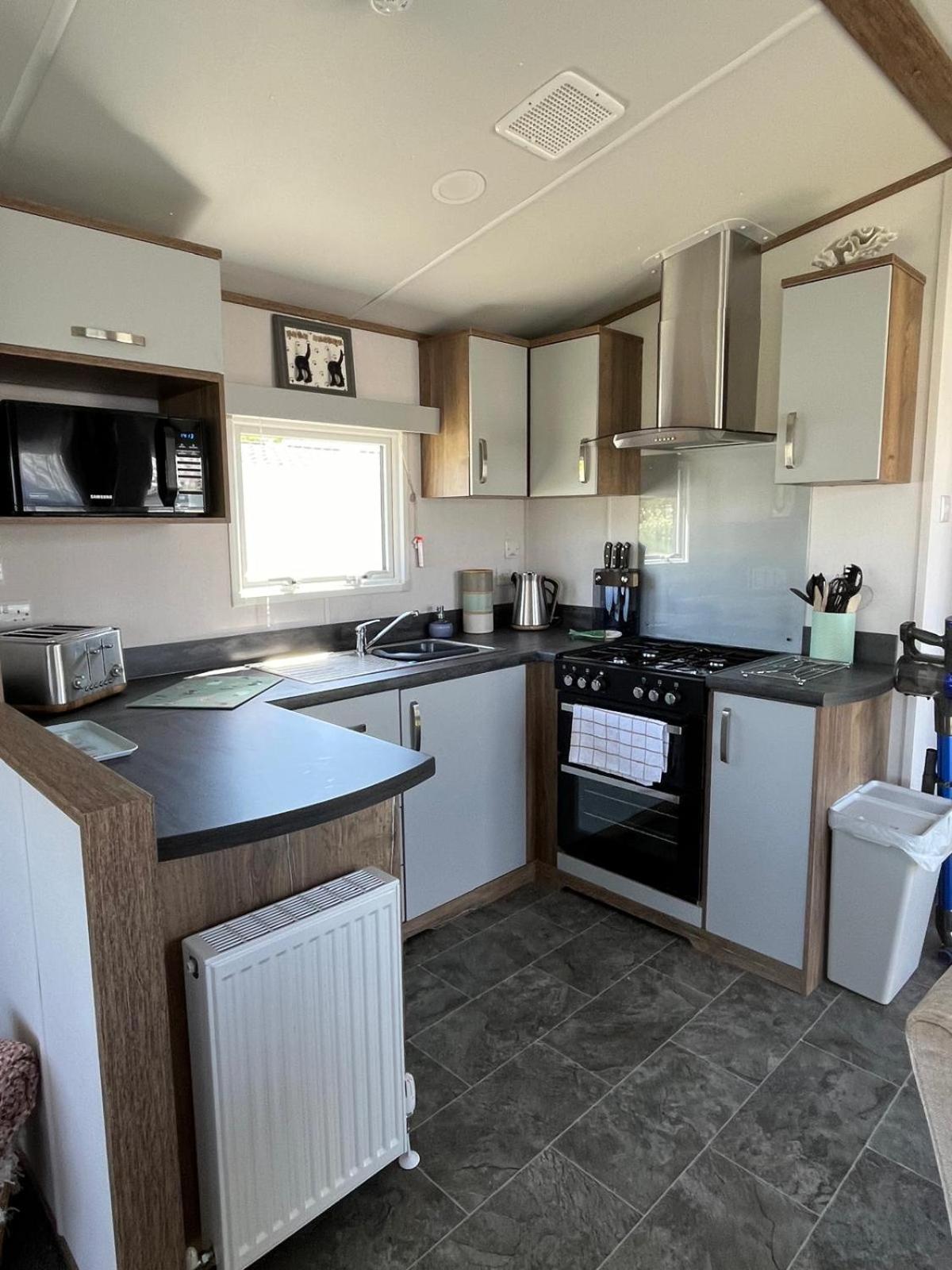 Visma Caravan Llanddwywe ภายนอก รูปภาพ