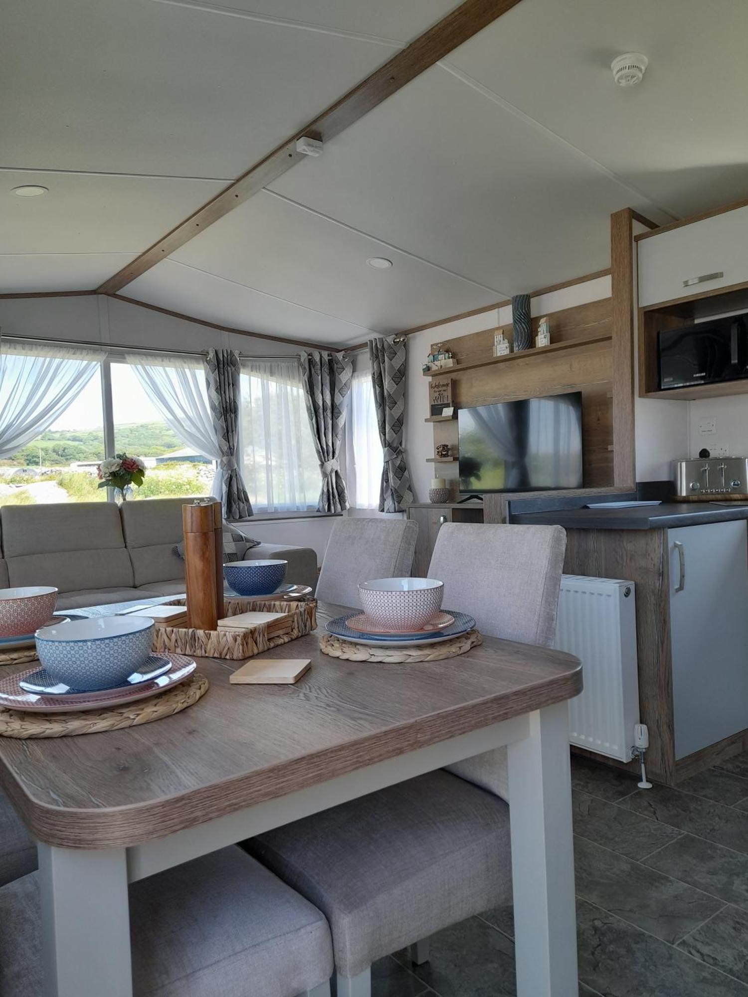 Visma Caravan Llanddwywe ภายนอก รูปภาพ