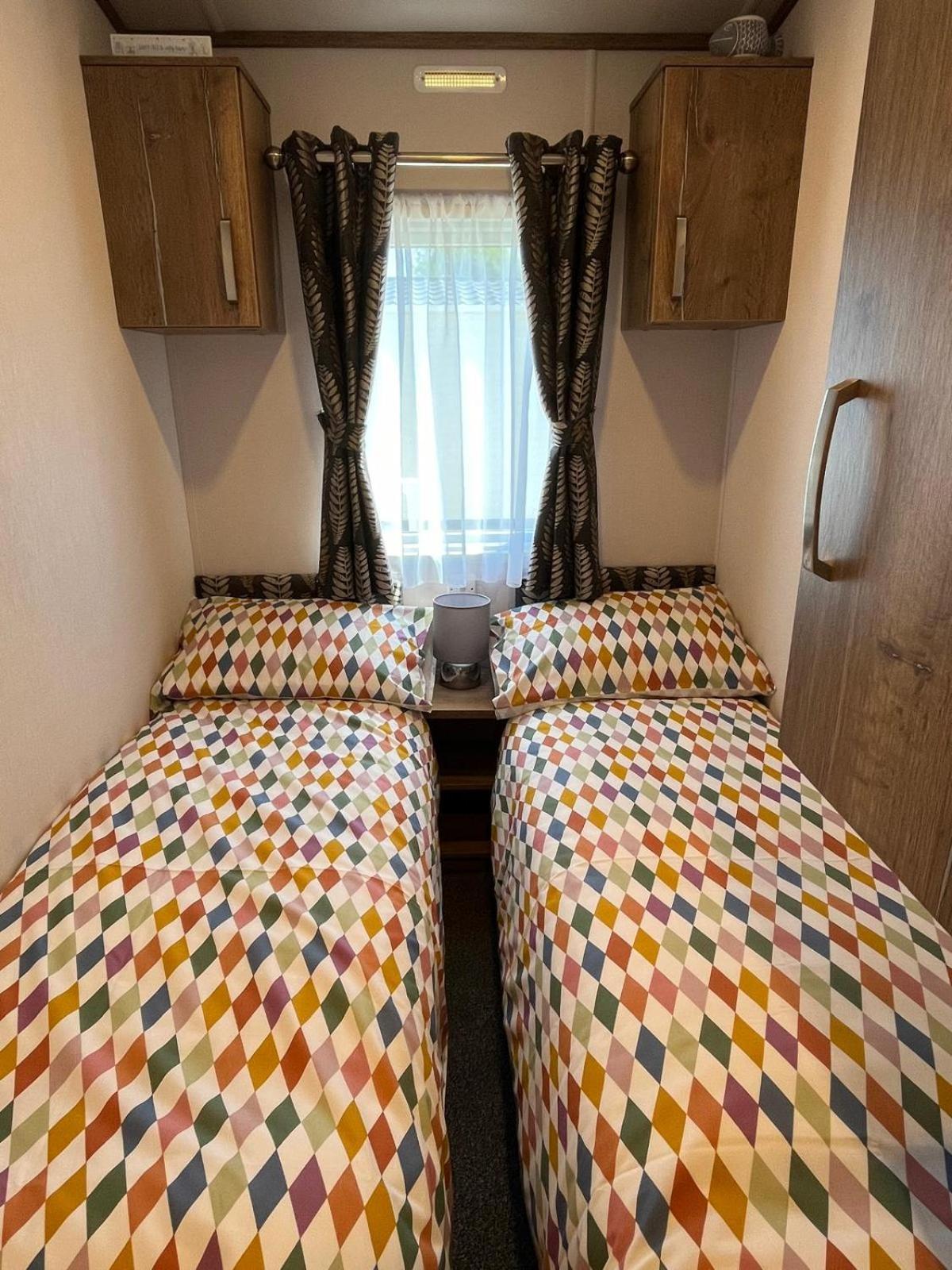 Visma Caravan Llanddwywe ภายนอก รูปภาพ